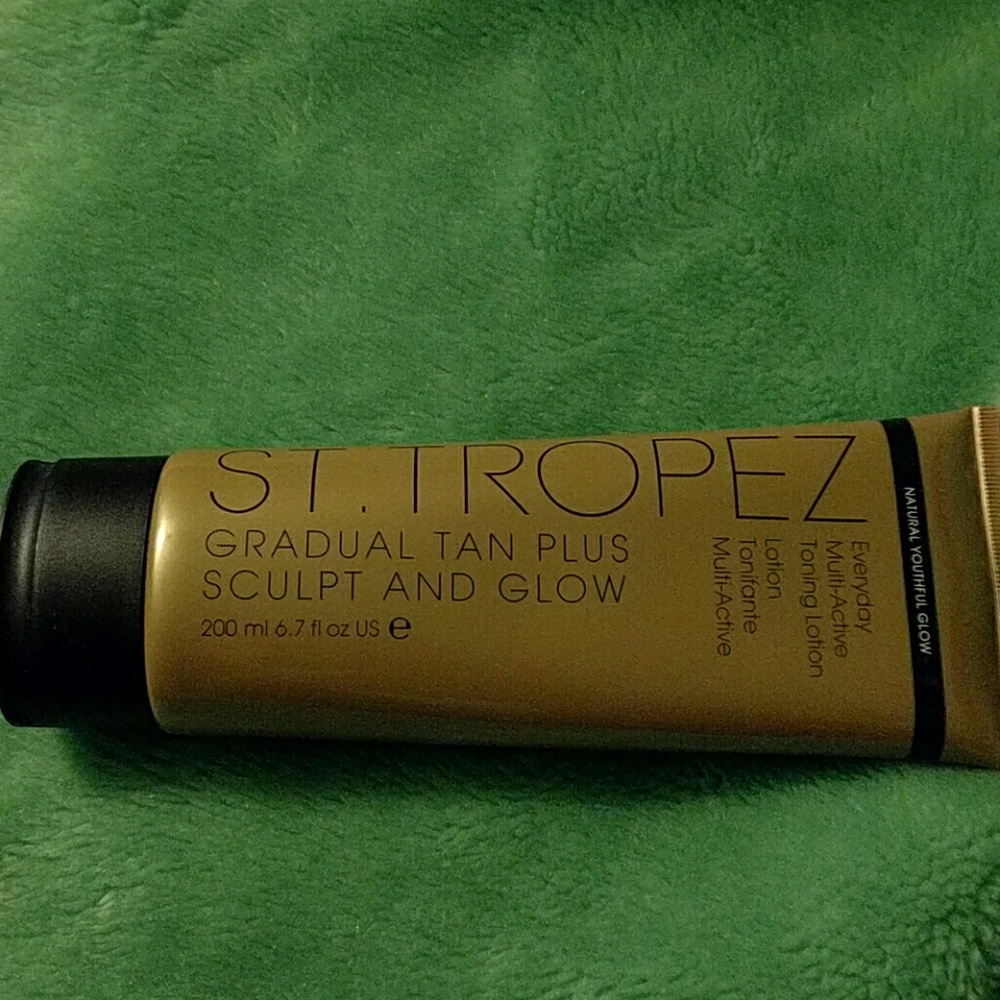 St. Tropez Gradual Tan Plus Sculpt and Glow